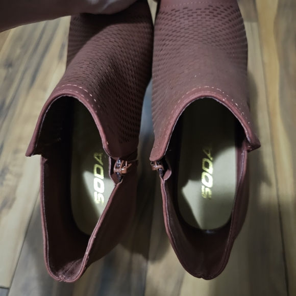 Soda Caster Ankle Boots Chunky Heel Faux Leather Open Toe 7.5 - Picture 6 of 7